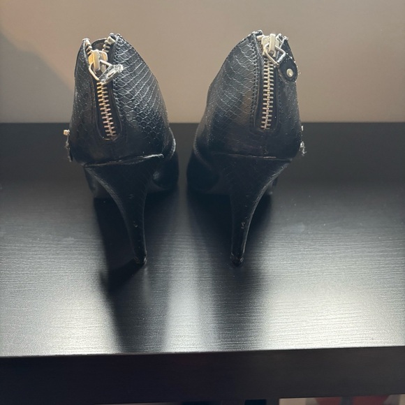 XOXO Black Textured Women's Heels with zippers - Picture 5 of 10